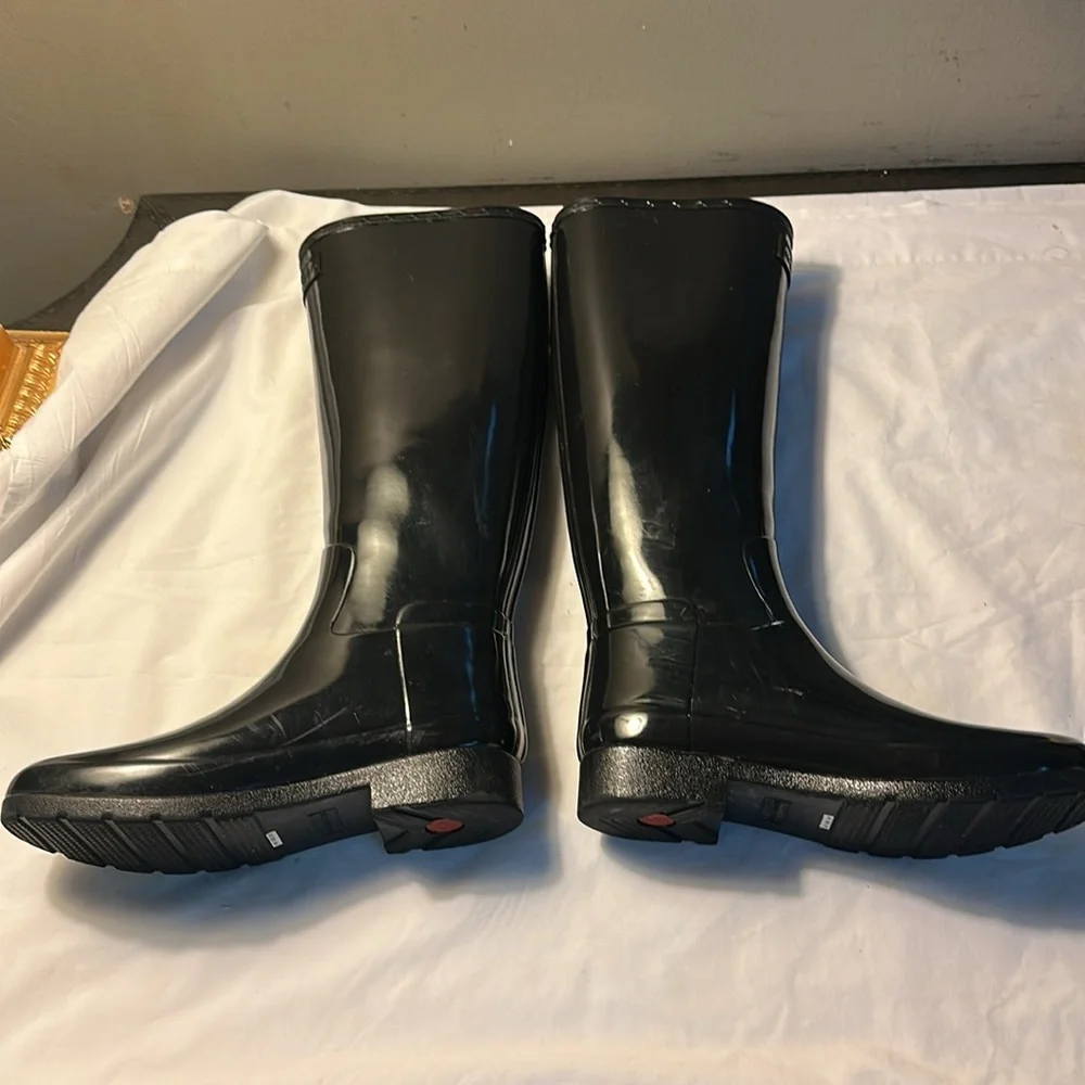Hunter Black Tall Rain Boots - Picture 10 of 17